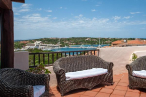 SPETTACOLARE TERRAZZA SU PISCINA E PORTO CERVO